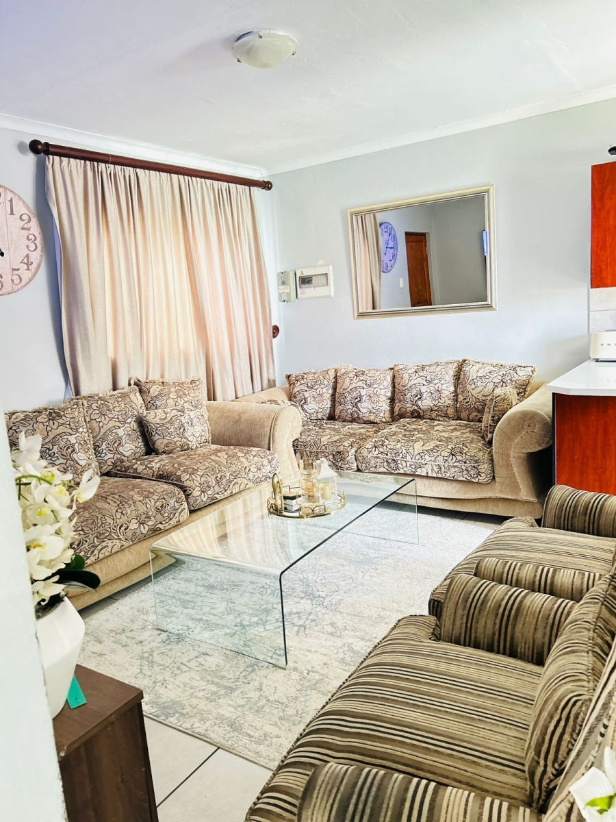 To Let 2 Bedroom Property for Rent in Waterval East North West